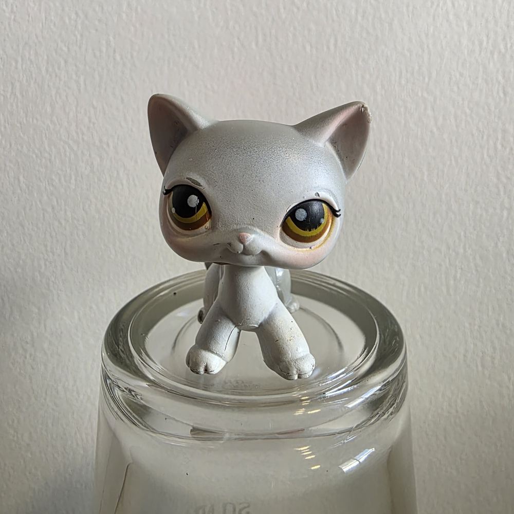 ✨️Authentic LPS Littlest Pet Shop #138 Gray White Shorthair Cat Brown Dot Eye - Picture 1 of 5